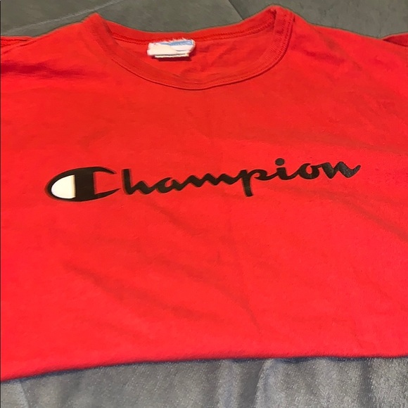 Red champion shirt - Picture 2 of 3